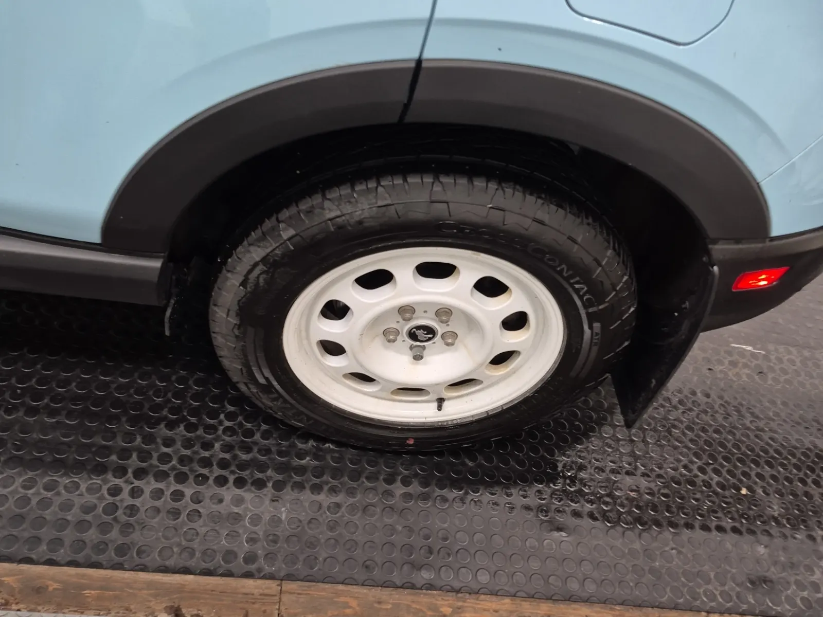 Left Rear Wheel/Tire Photo