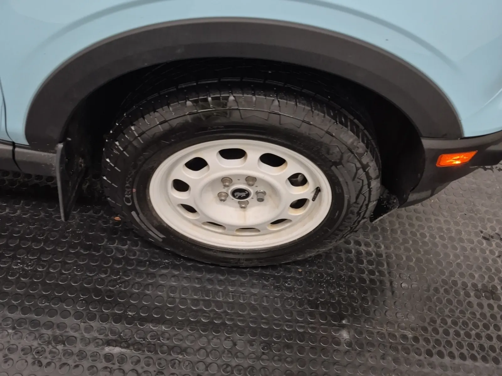 Right Front Wheel/Tire Photo
