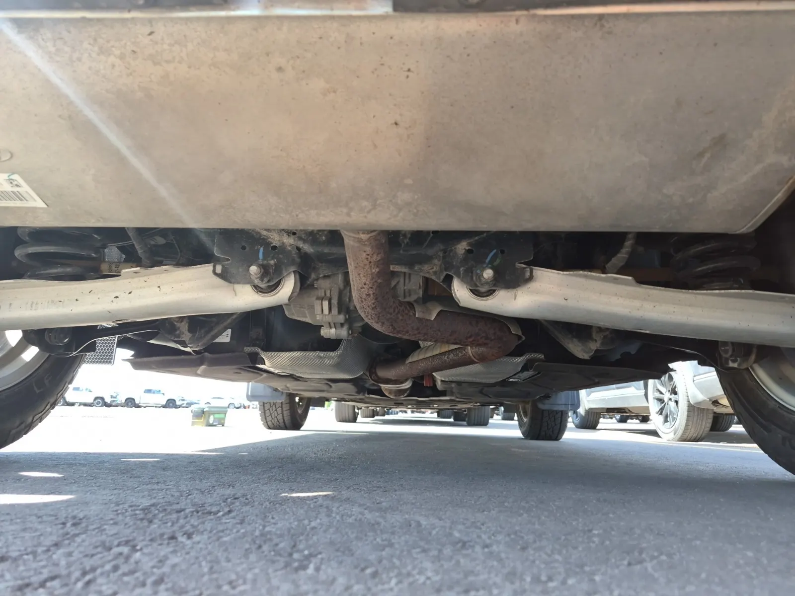 Undercarriage - Rear Photo