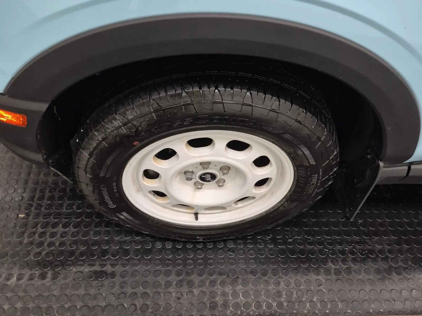 Front driver wheel/tire photo