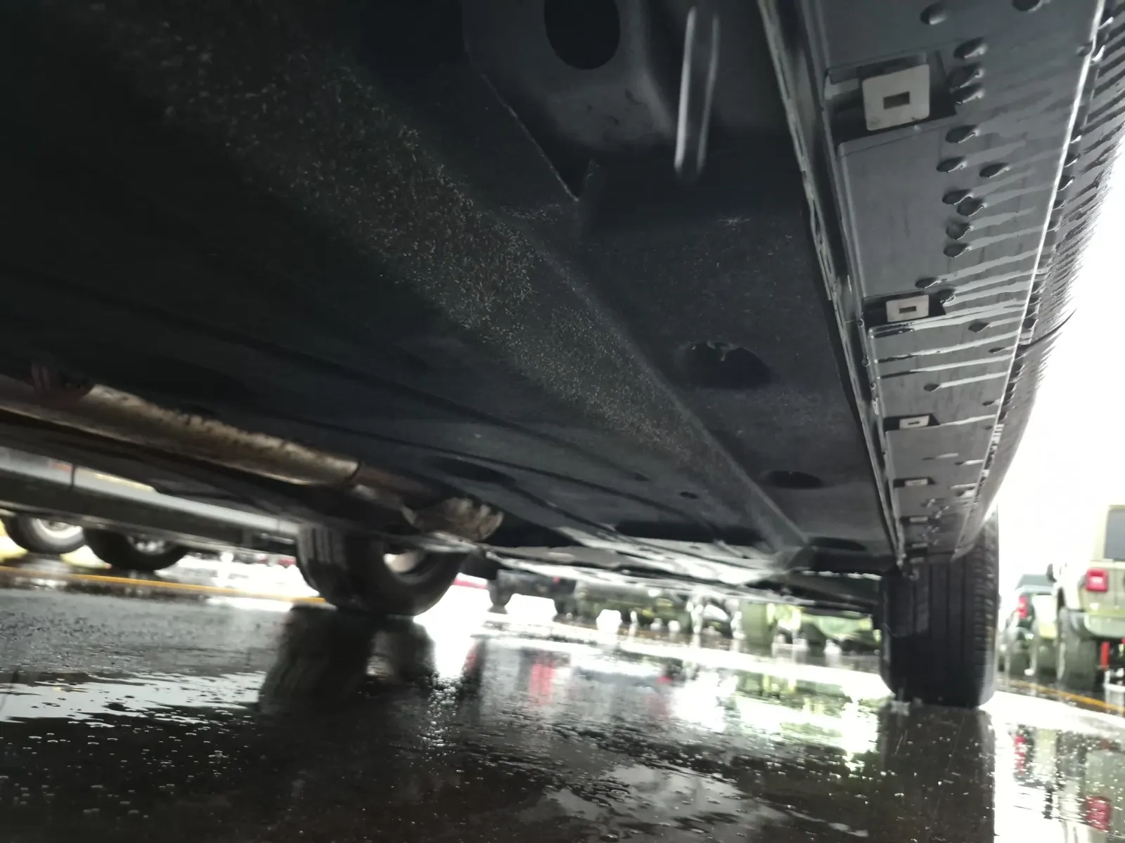 Undercarriage - Passenger Photo