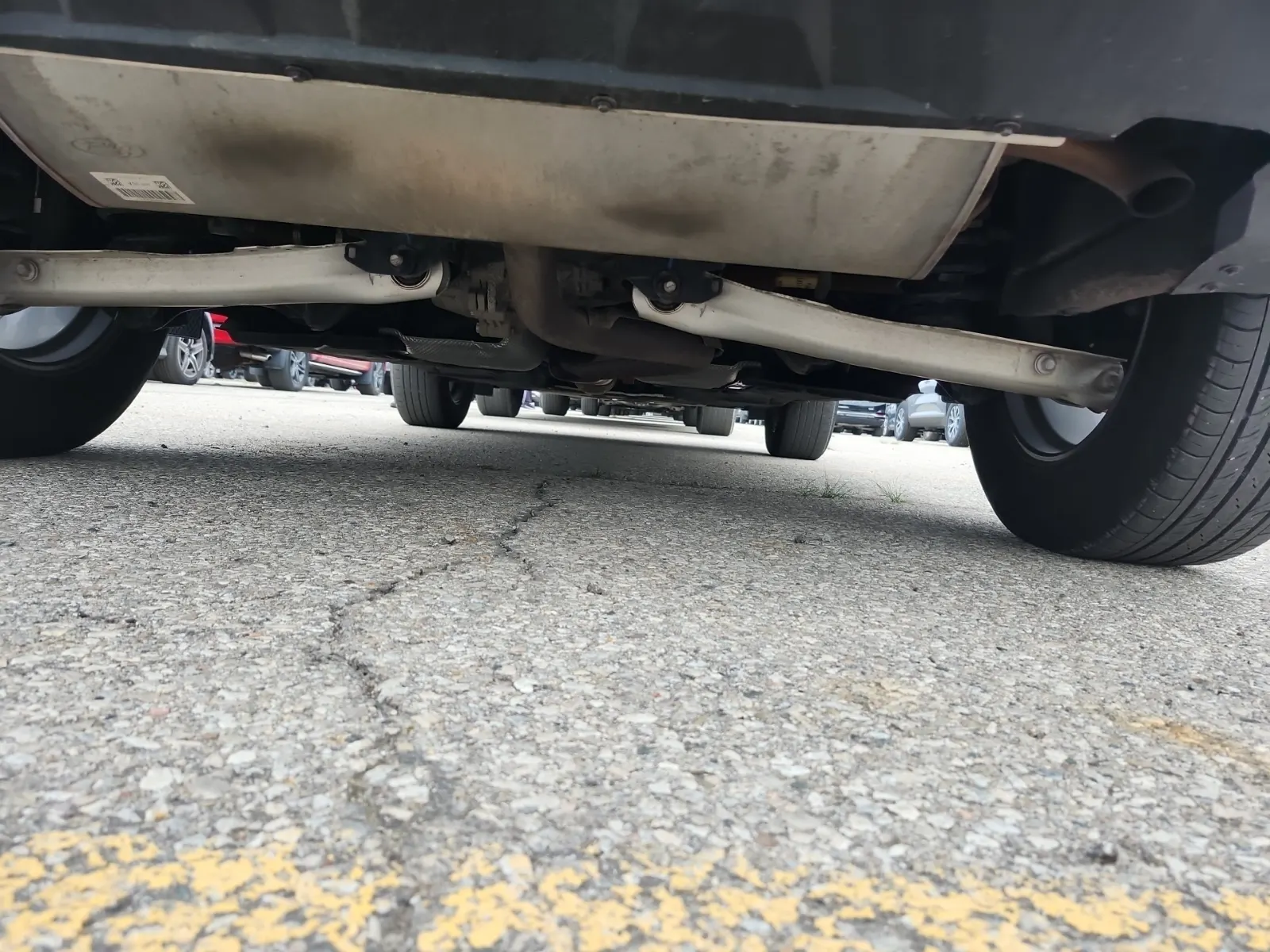 Undercarriage - Rear Photo