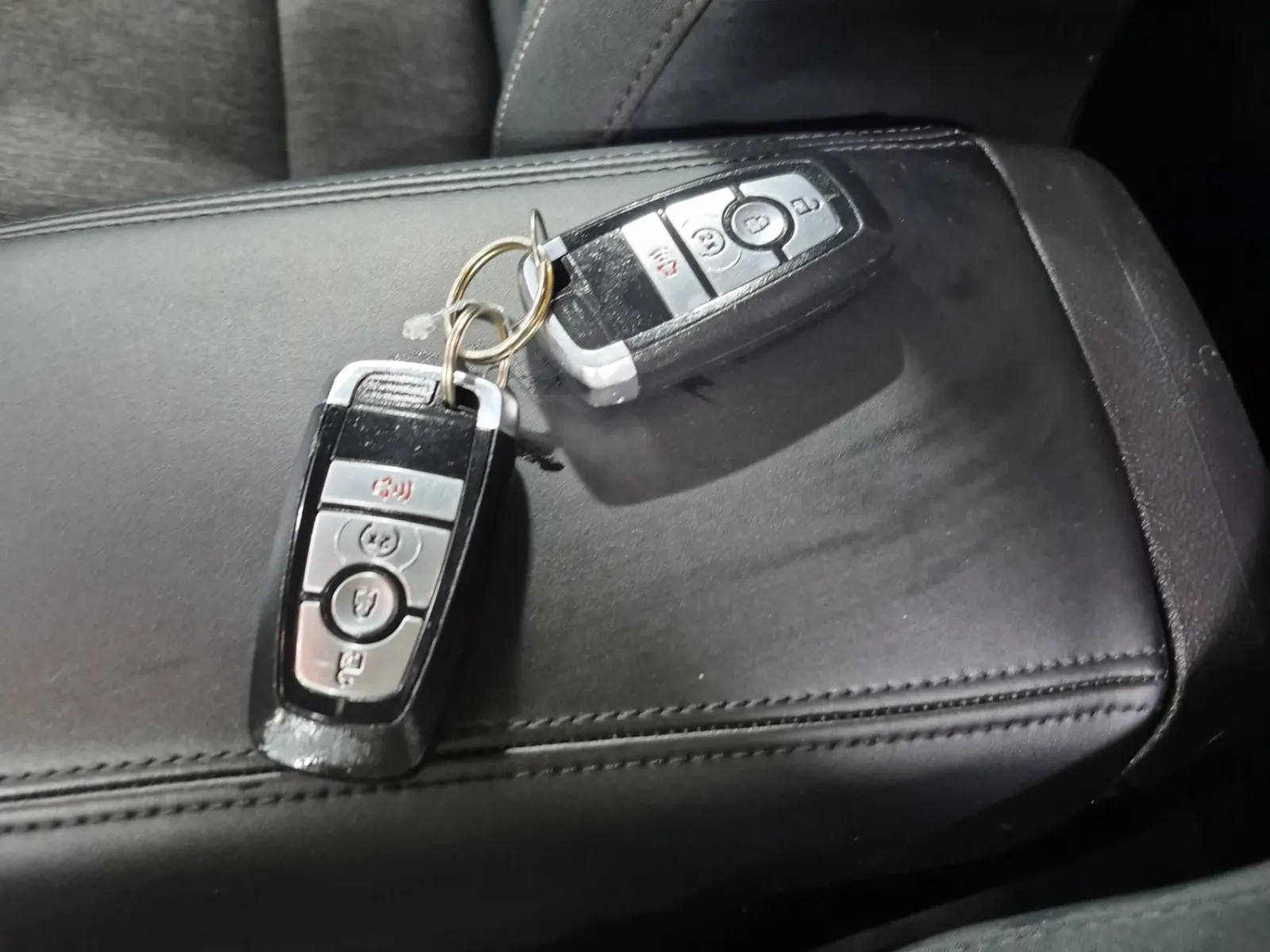 Keys/Fobs/Manual Photo