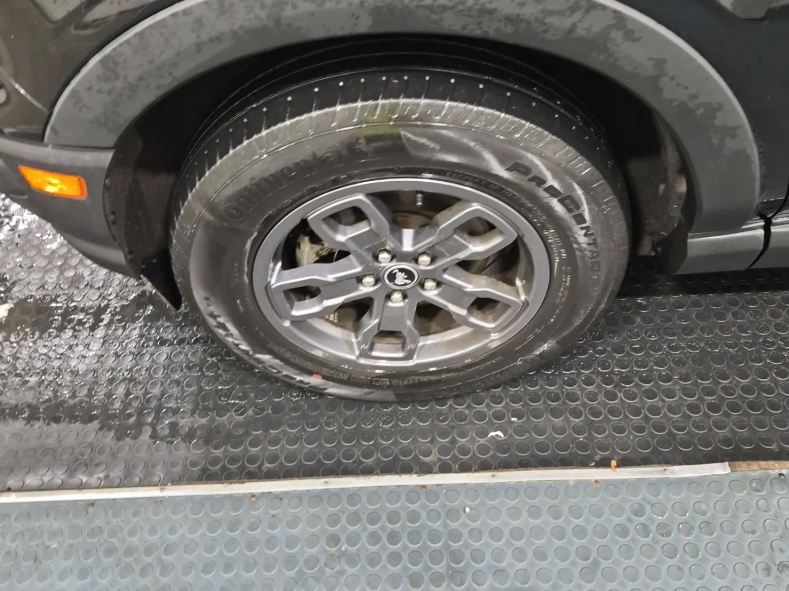Front driver wheel/tire photo