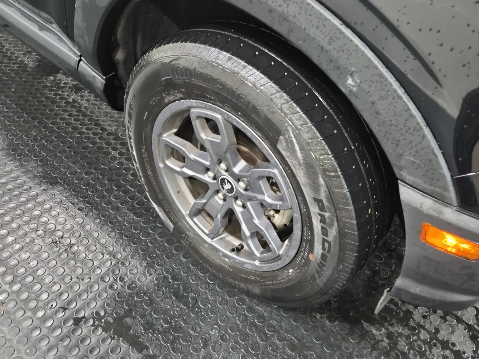 Right Front Wheel/Tire Photo