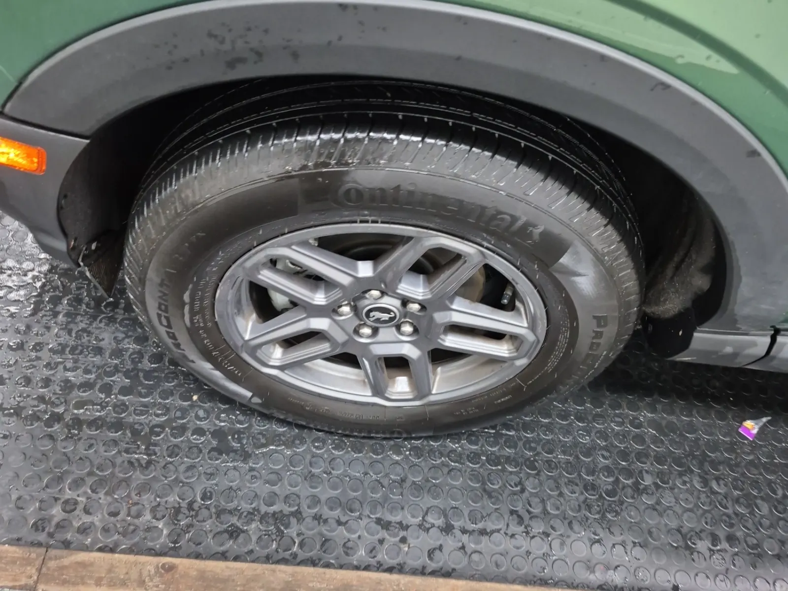 Front driver wheel/tire photo