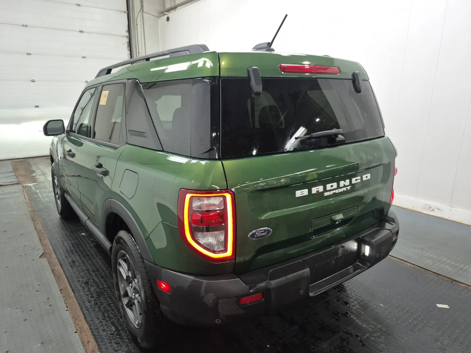 Driver Rear 3/4 Photo