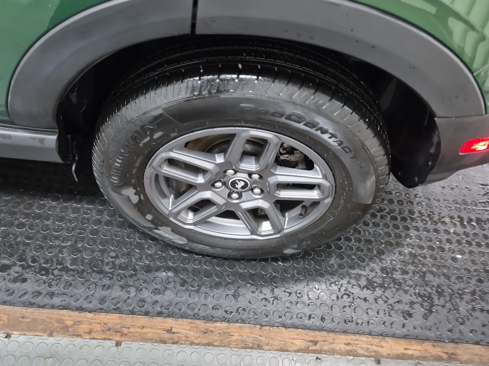 Left Rear Wheel/Tire Photo