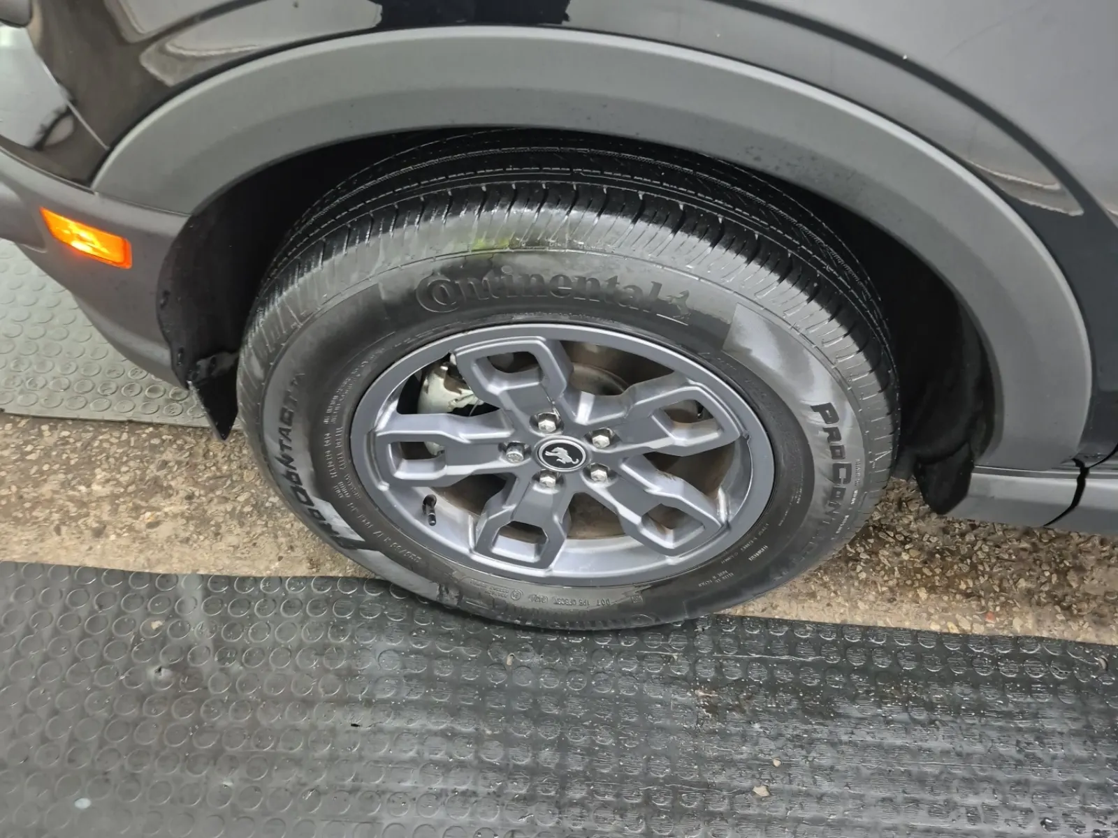 Front driver wheel/tire photo