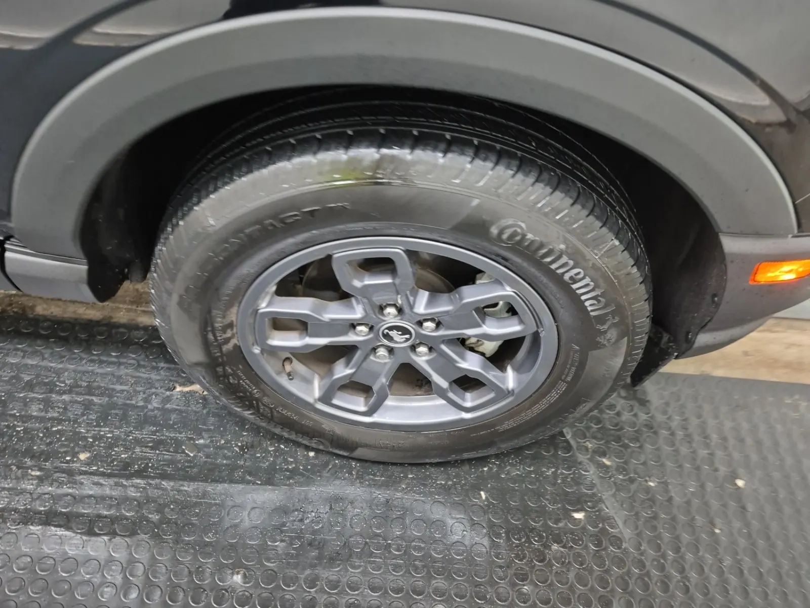 Right Front Wheel/Tire Photo