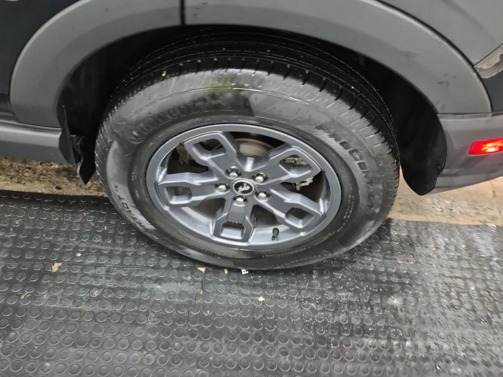 Left Rear Wheel/Tire Photo