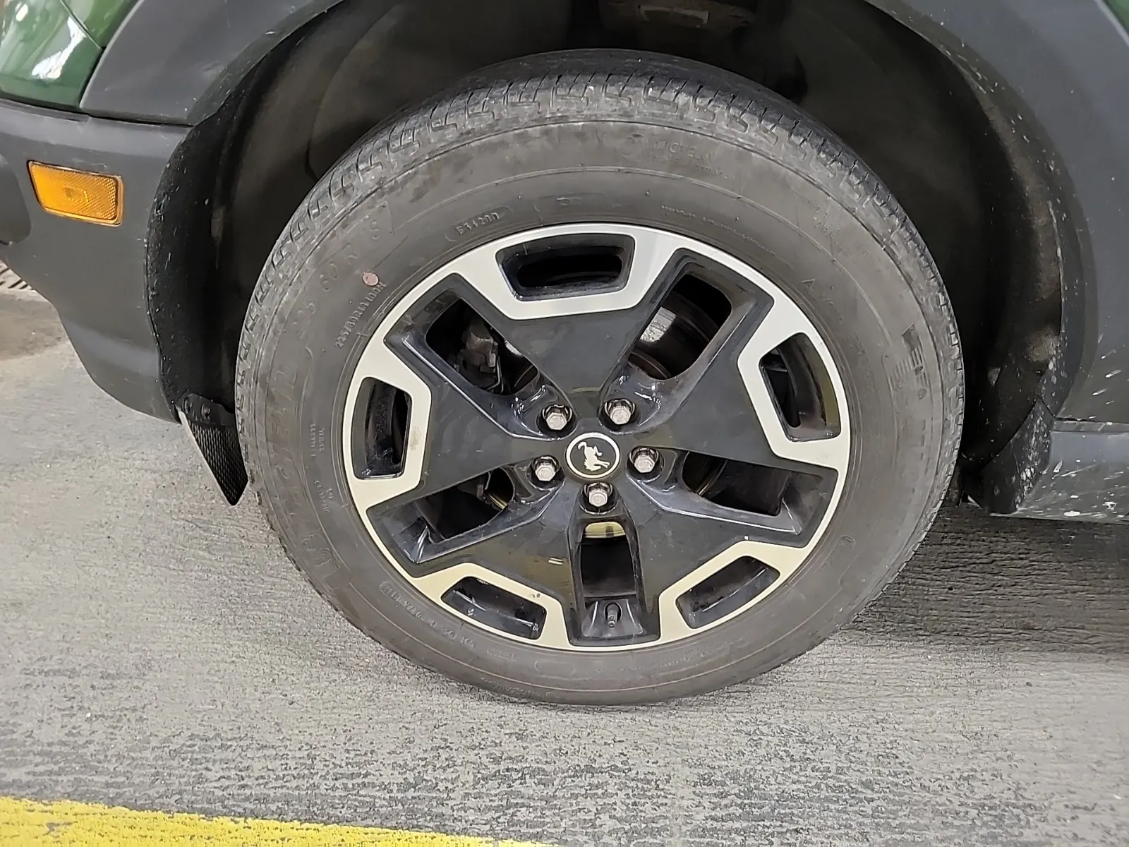 Front driver wheel/tire photo