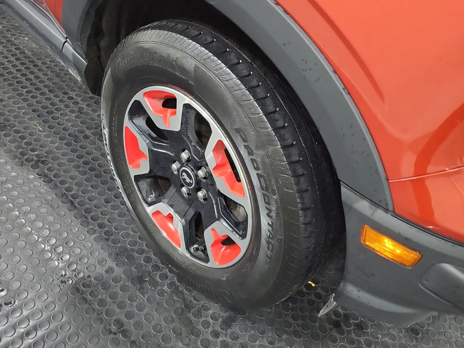 Right Front Wheel/Tire Photo