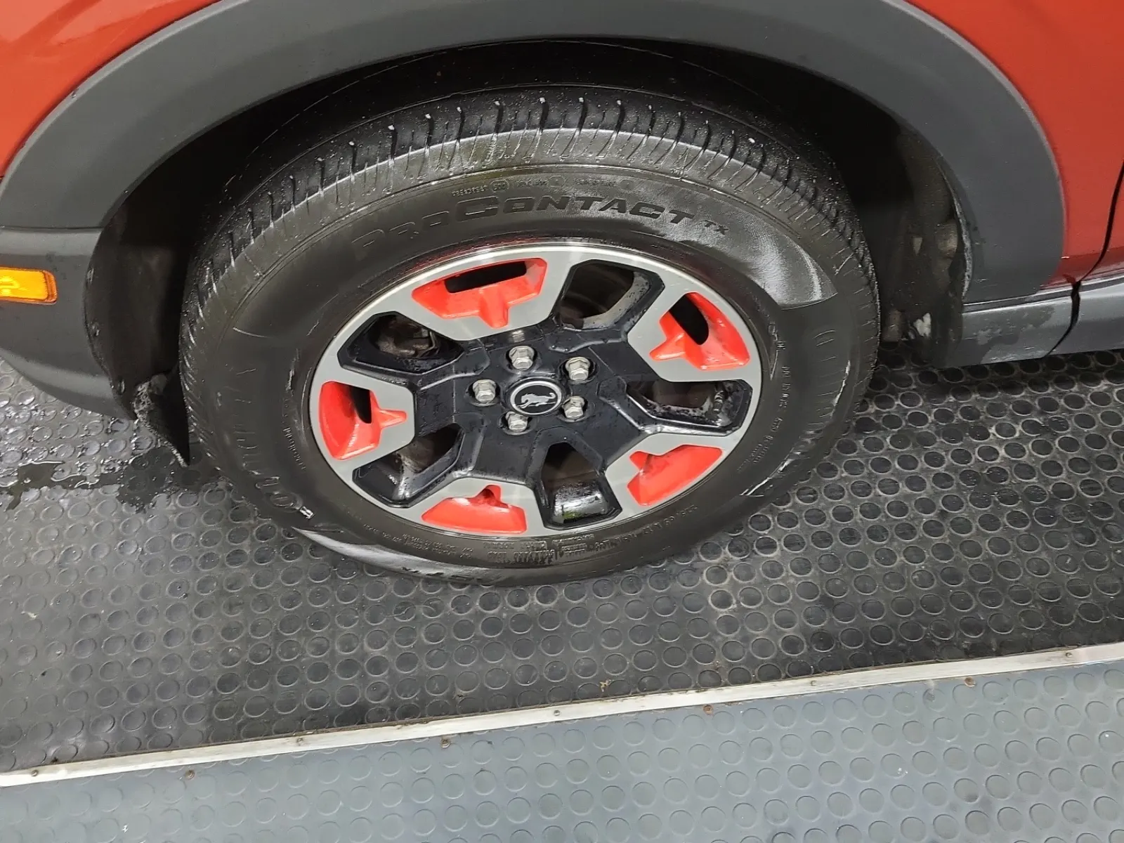 Front driver wheel/tire photo