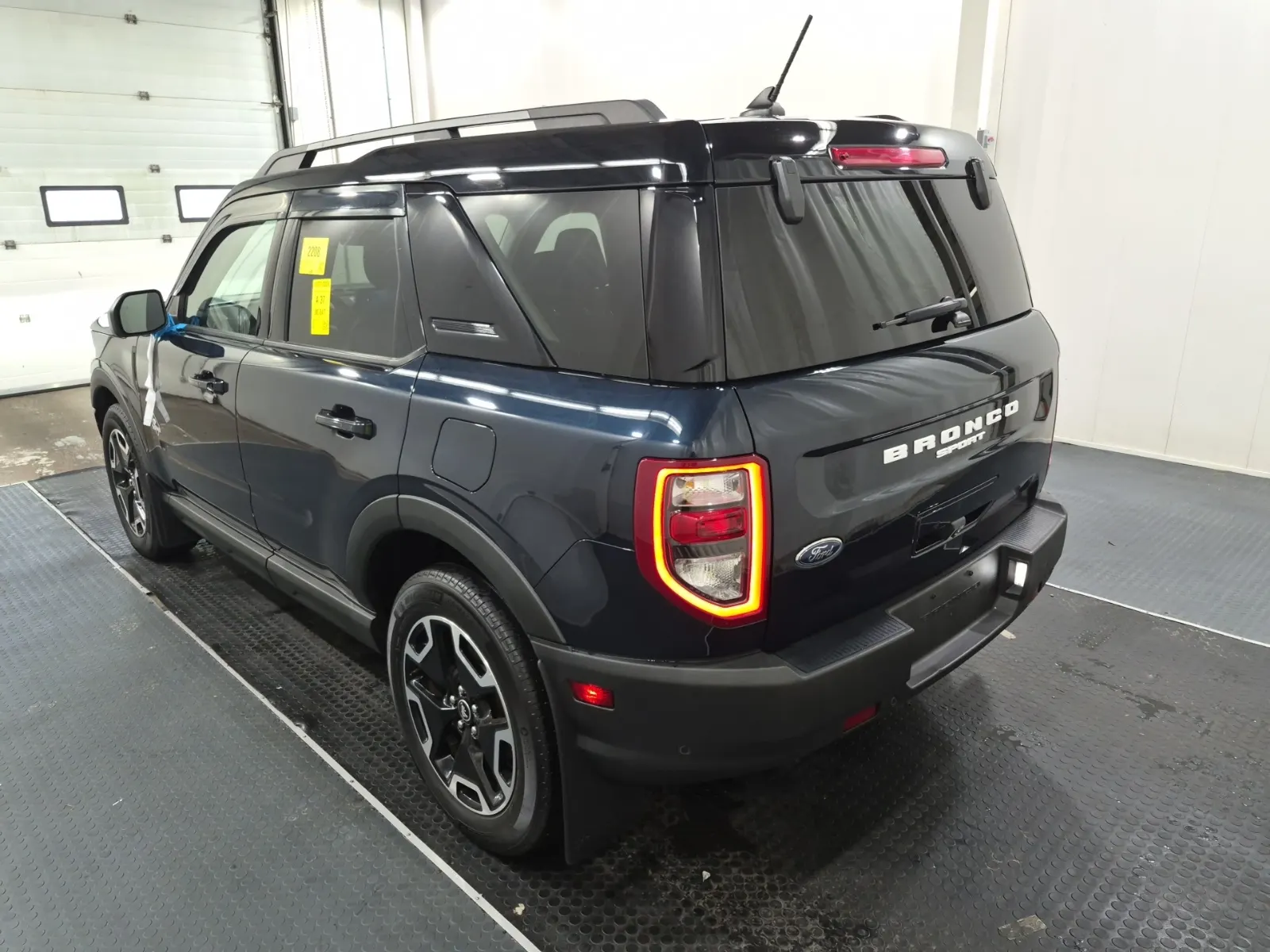 Driver Rear 3/4 Photo