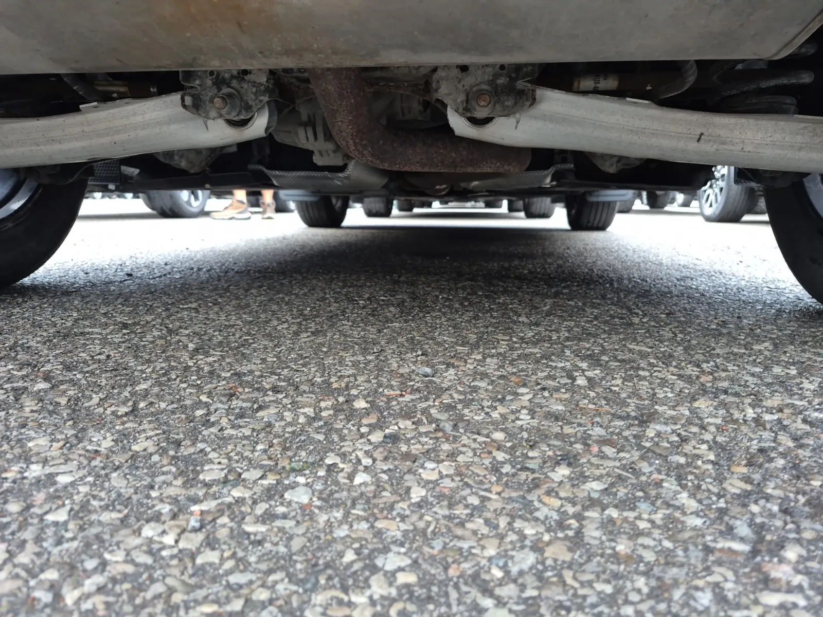 Undercarriage - Rear Photo