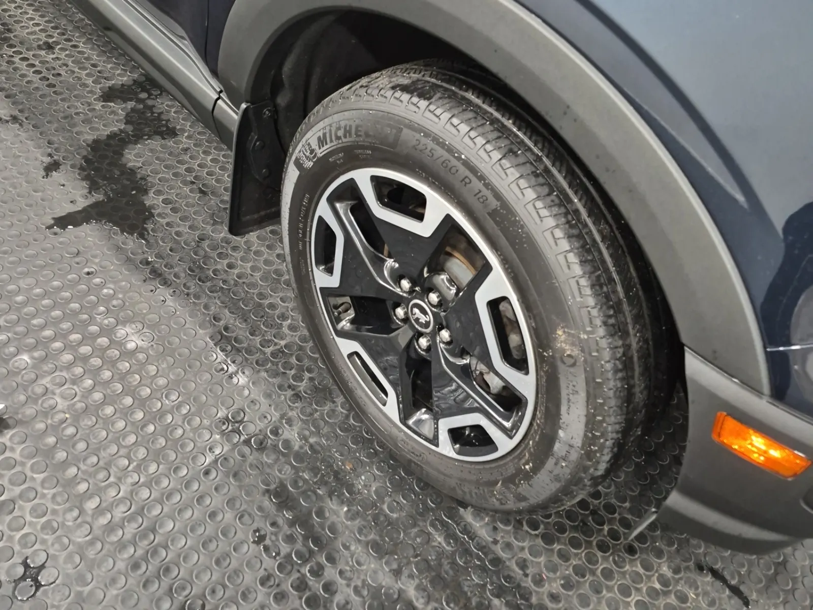 Right Front Wheel/Tire Photo