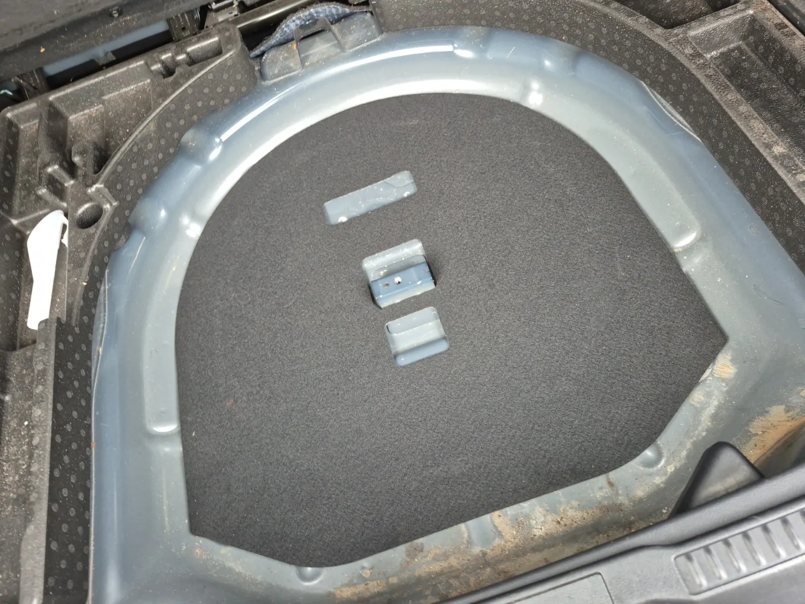 Spare Tire & Wheel Photo