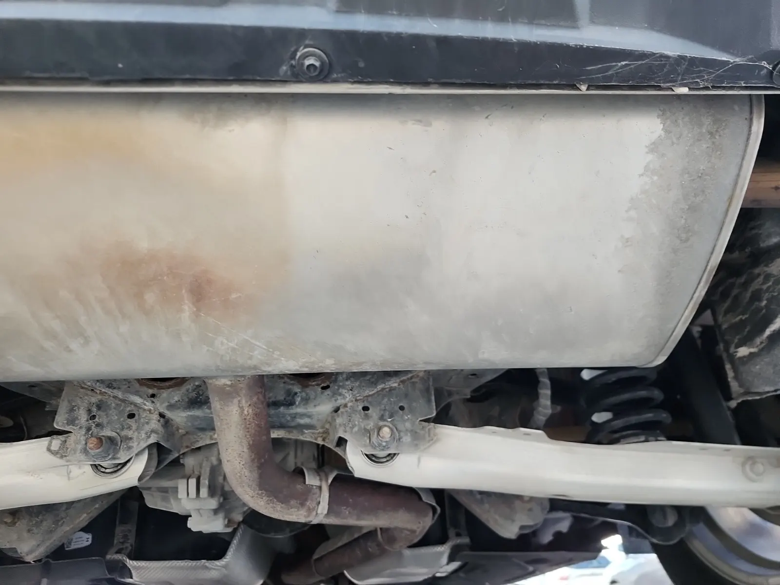 Undercarriage - Rear Photo