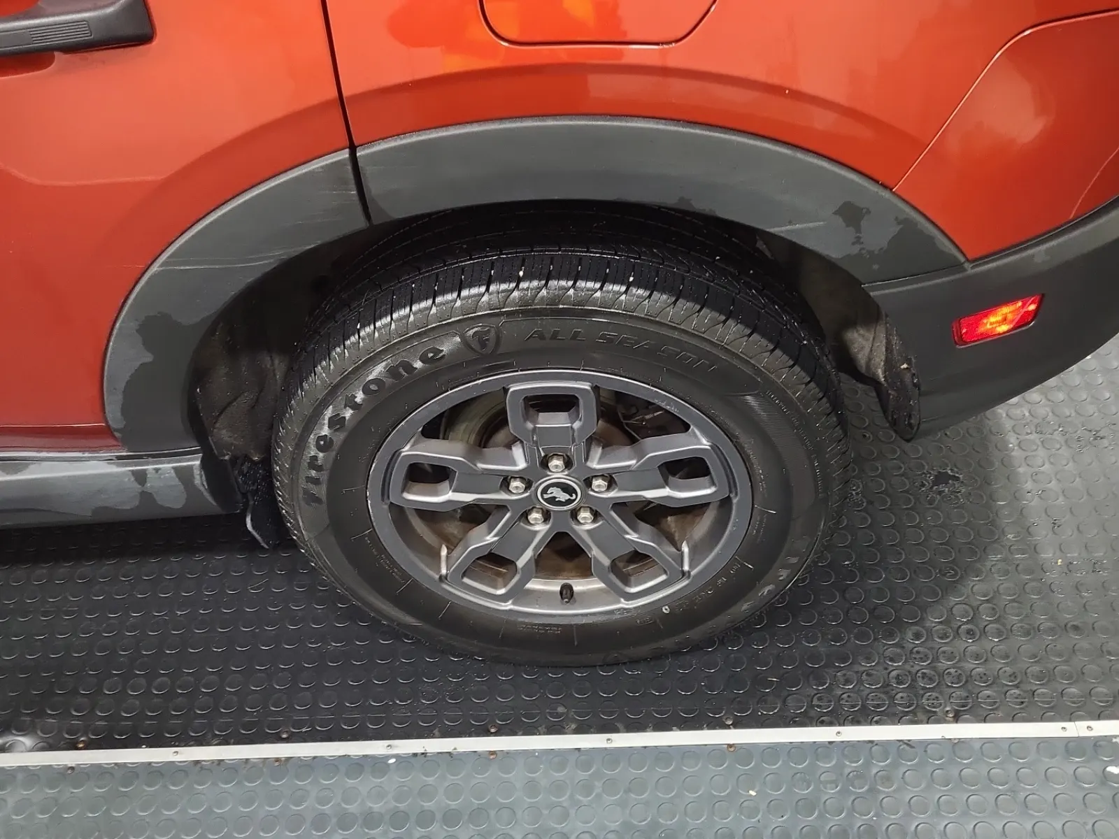 Left Rear Wheel/Tire Photo