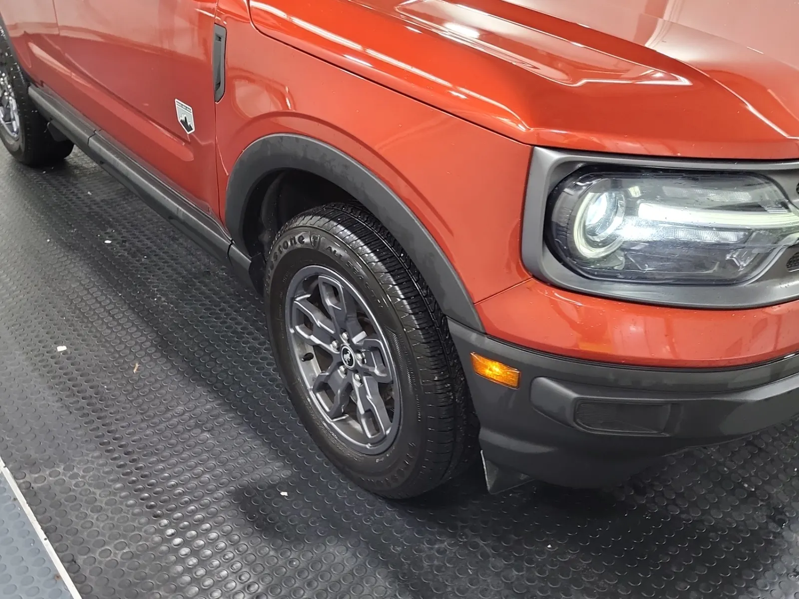 Right Front Wheel/Tire Photo