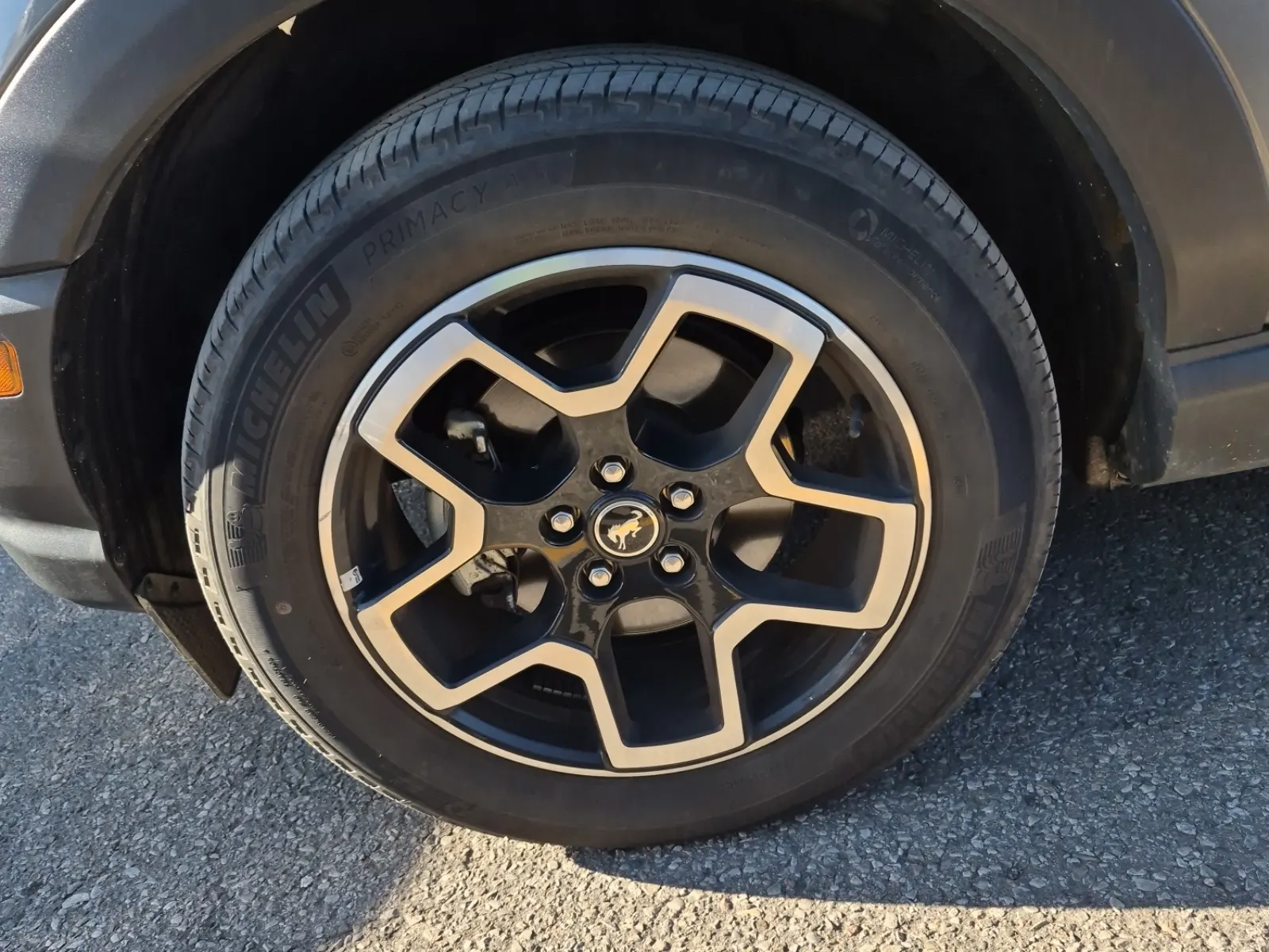 Front driver wheel/tire photo
