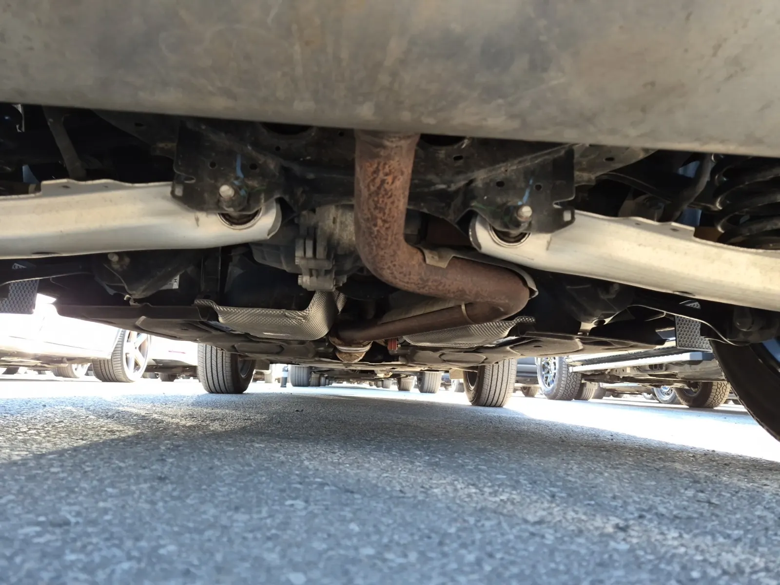 Undercarriage - Rear Photo