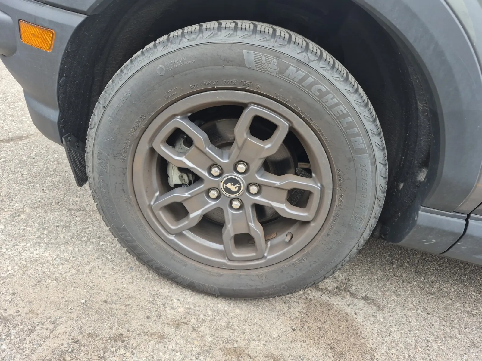 Front driver wheel/tire photo