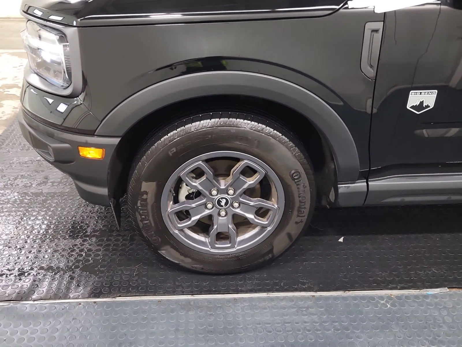 Front driver wheel/tire photo