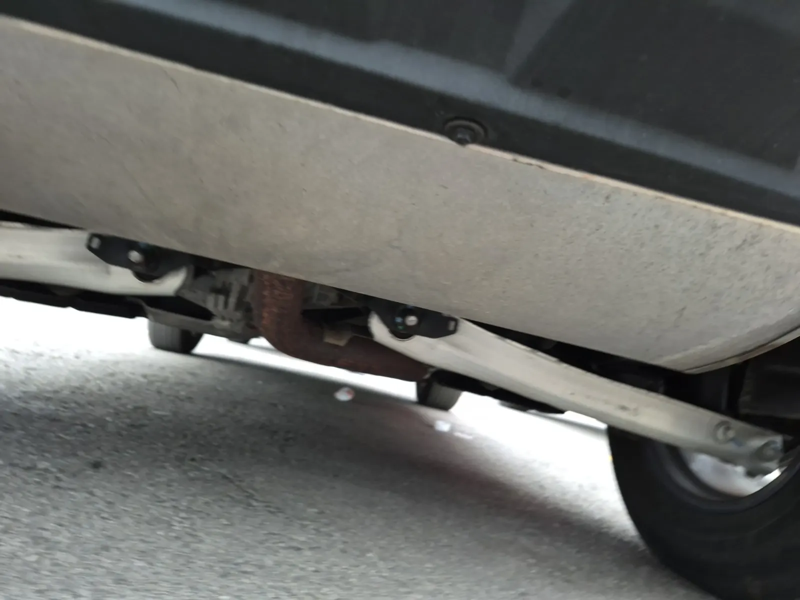 Undercarriage - Rear Photo