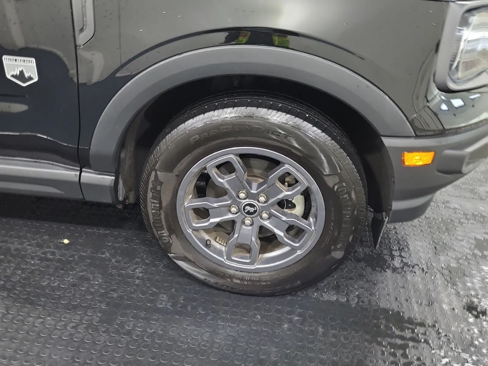Right Front Wheel/Tire Photo