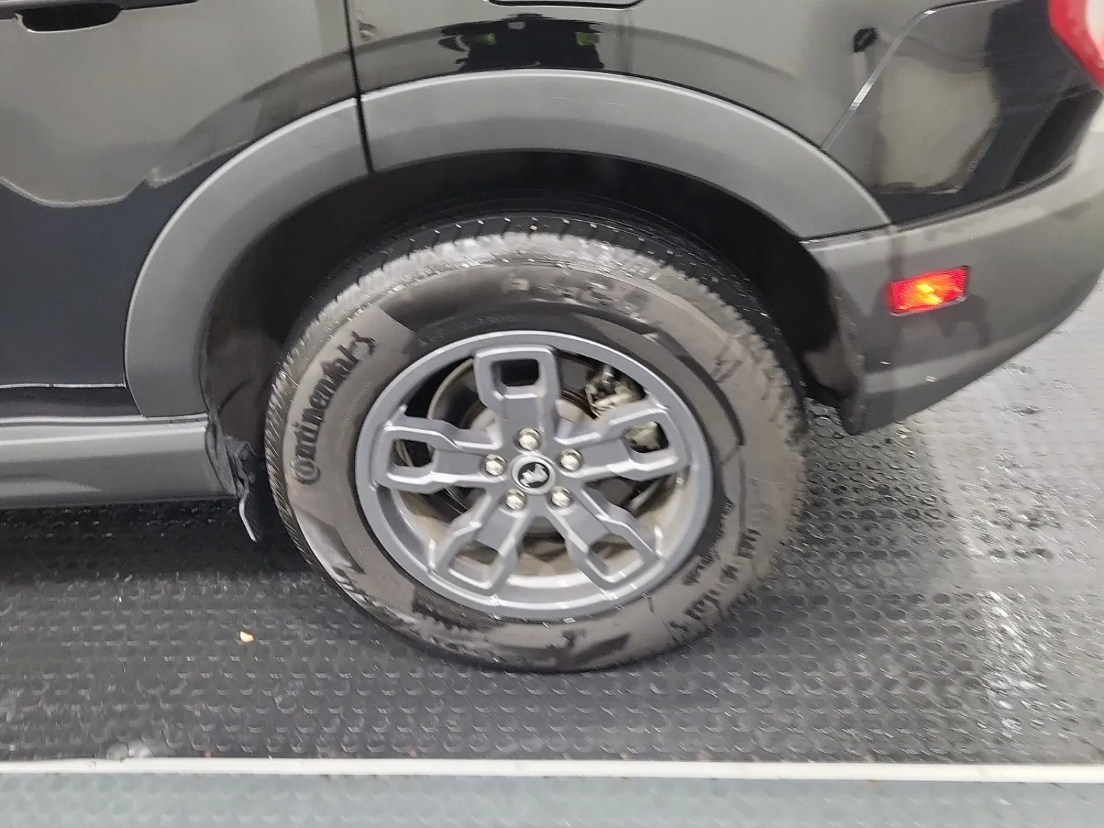 Left Rear Wheel/Tire Photo