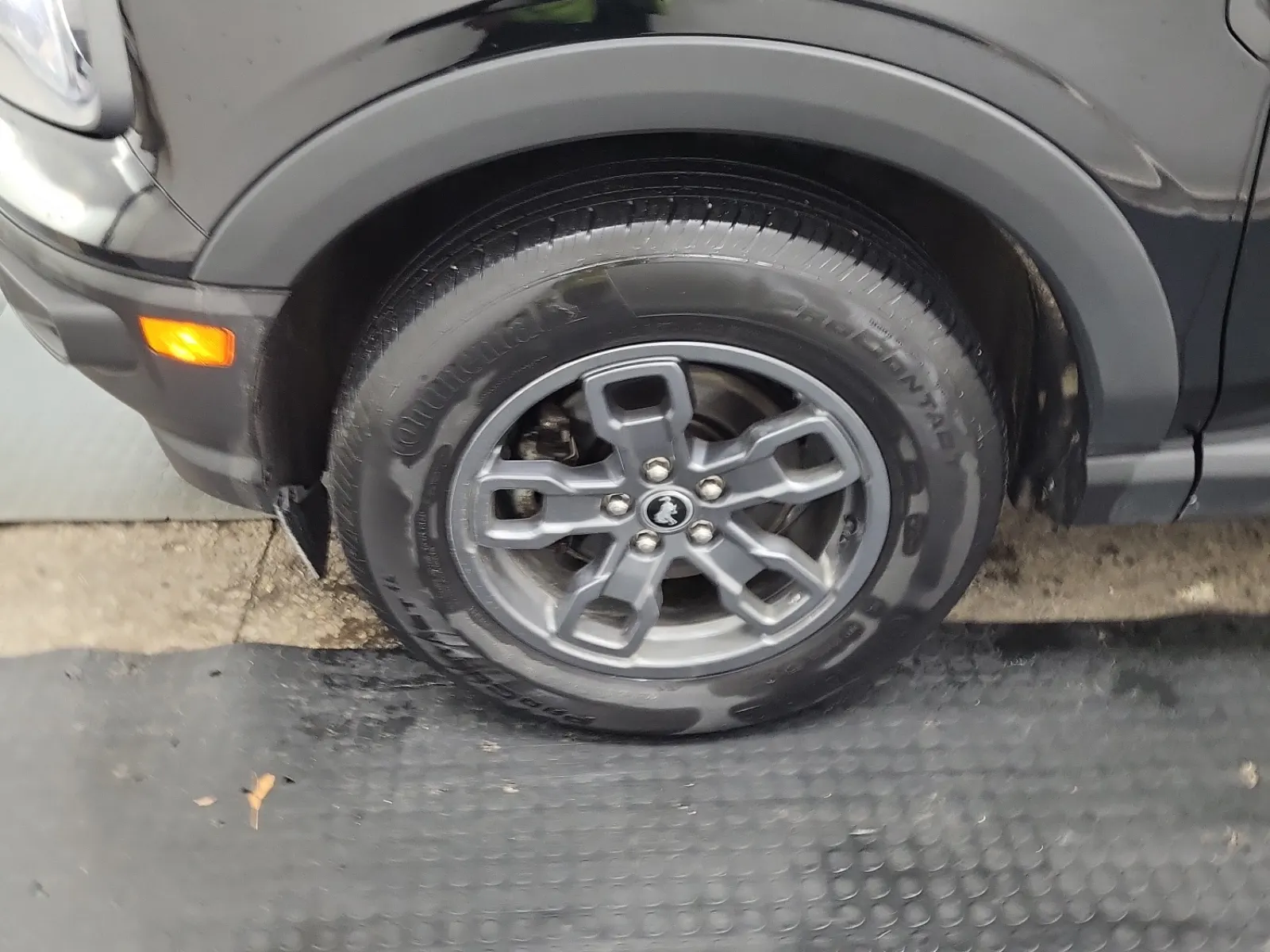 Front driver wheel/tire photo