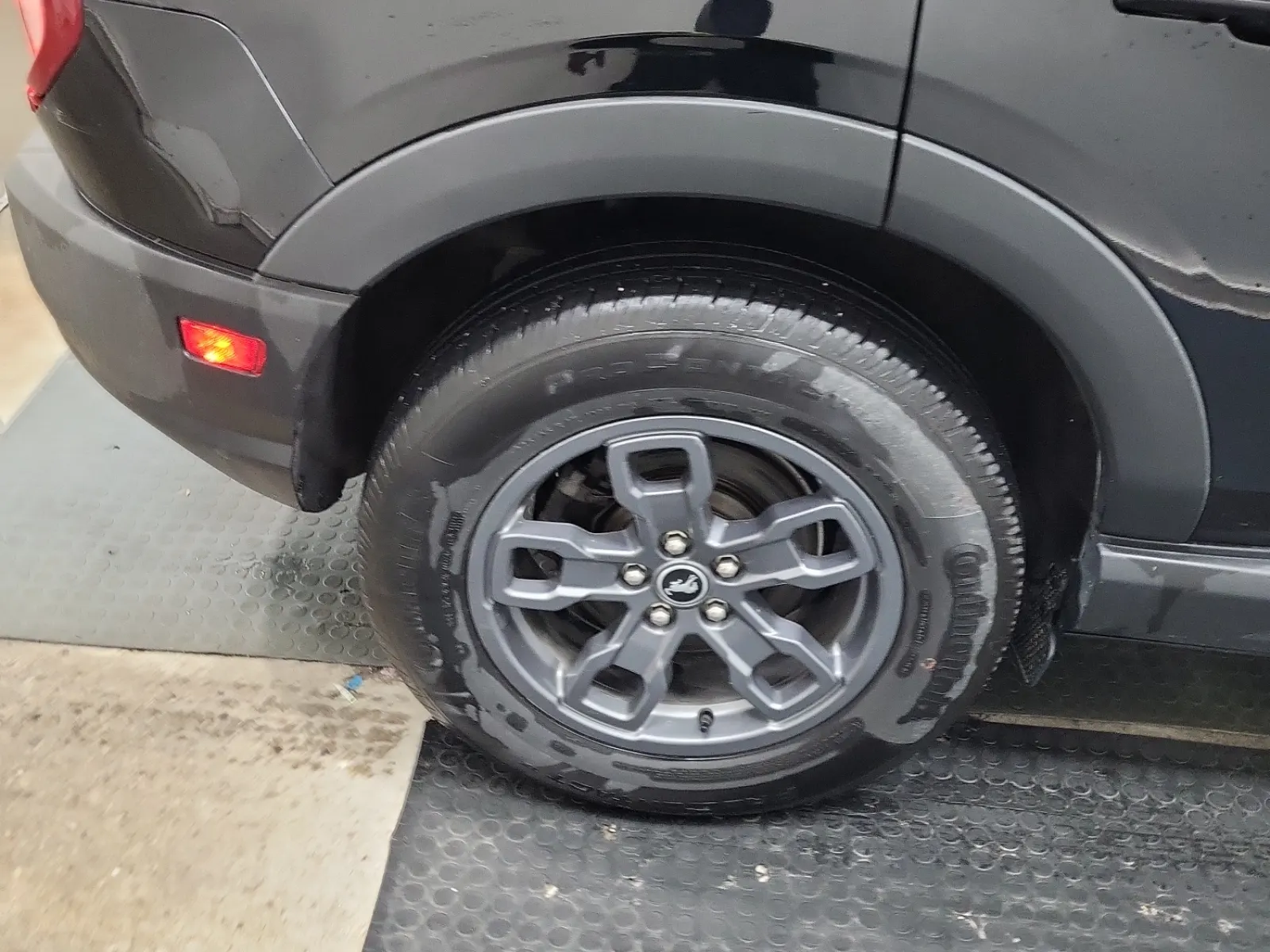 Right Rear Wheel/Tire Photo
