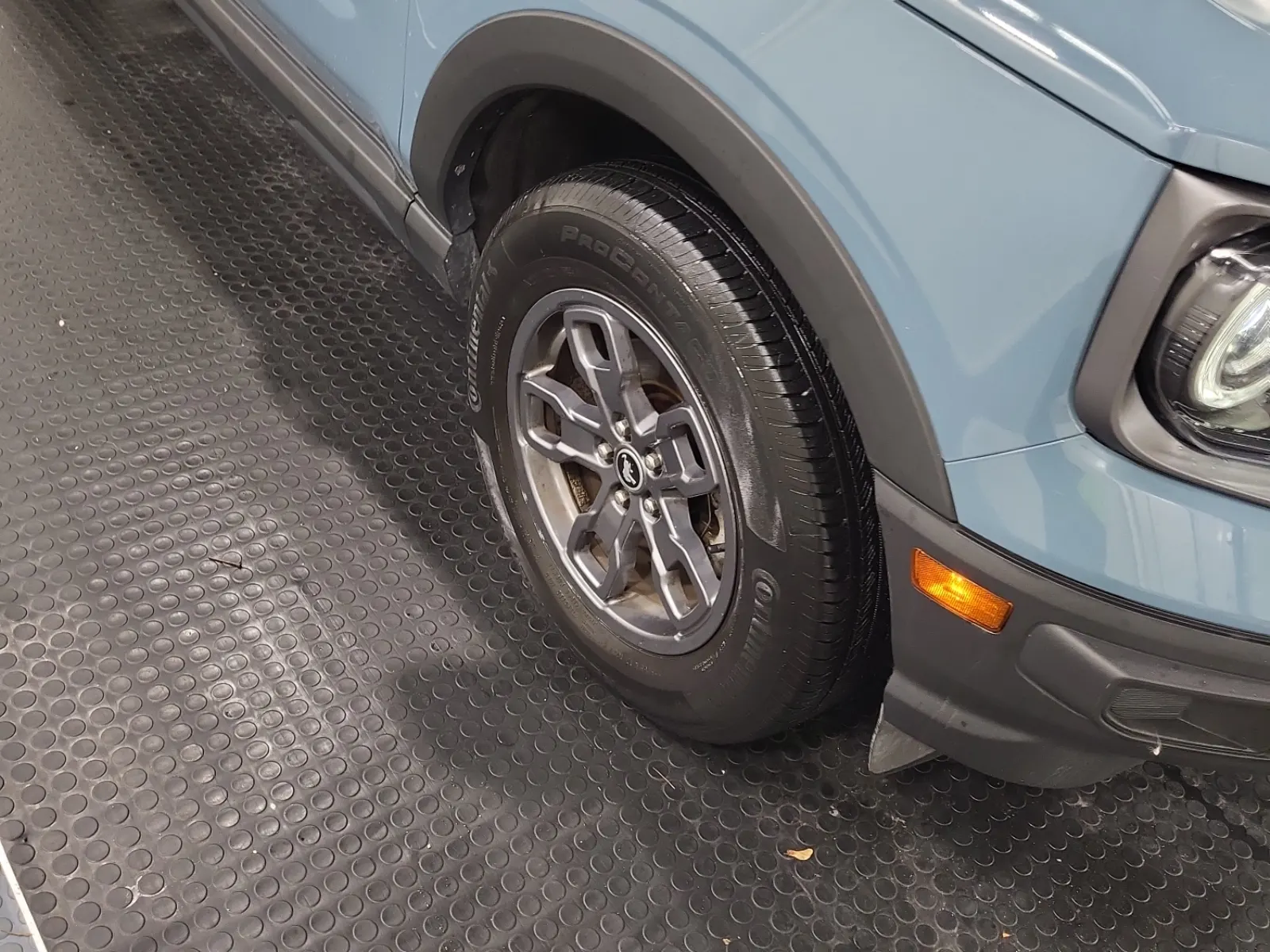 Right Front Wheel/Tire Photo