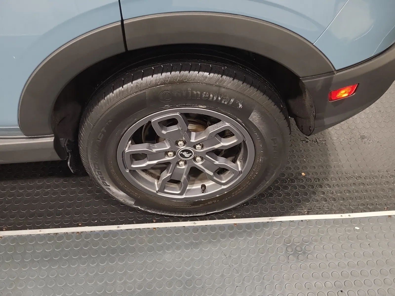 Left Rear Wheel/Tire Photo