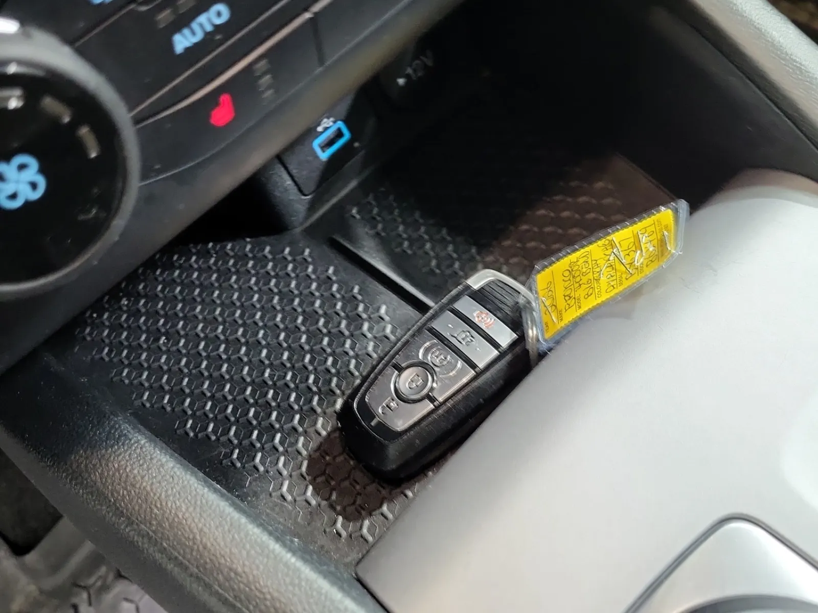 Keys/Fobs/Manual Photo