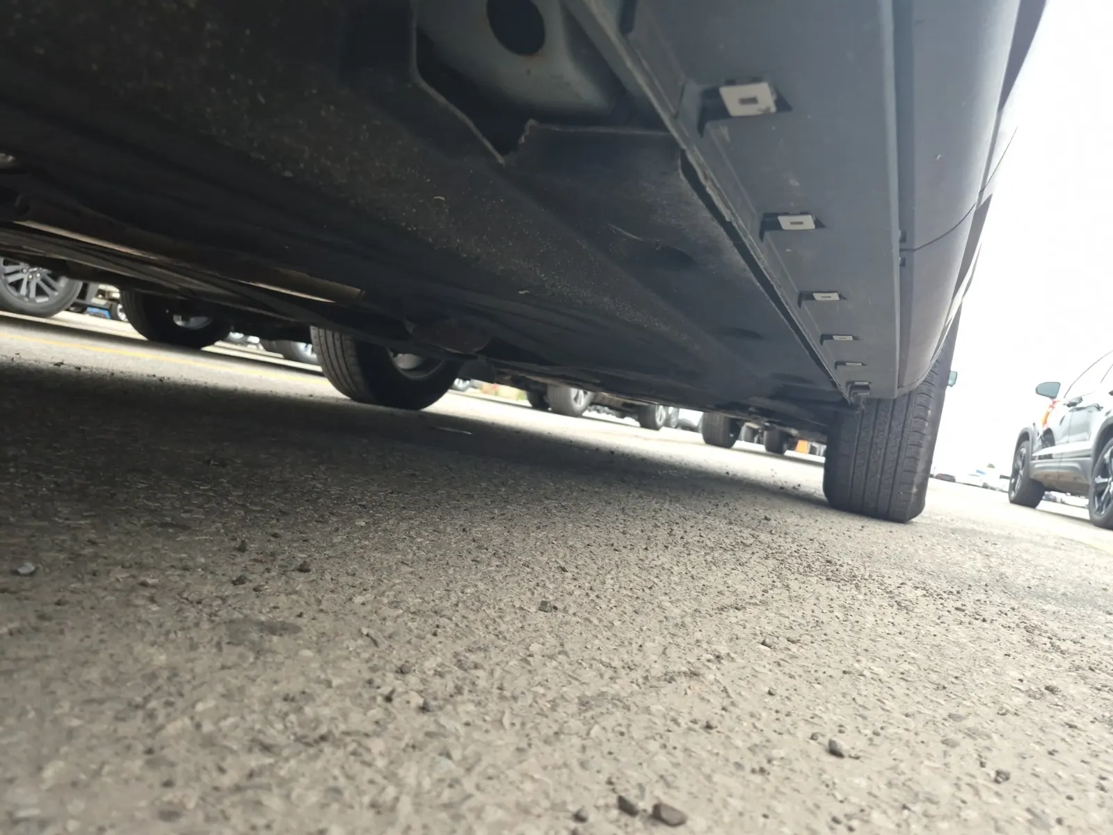 Undercarriage - Passenger Photo