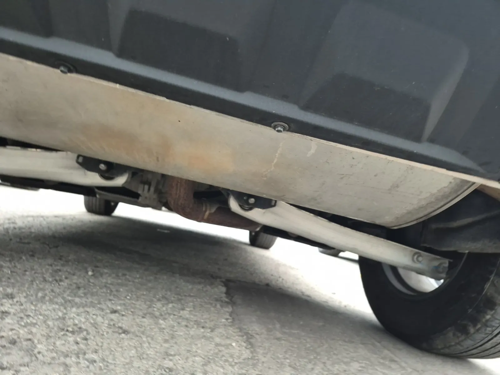 Undercarriage - Rear Photo