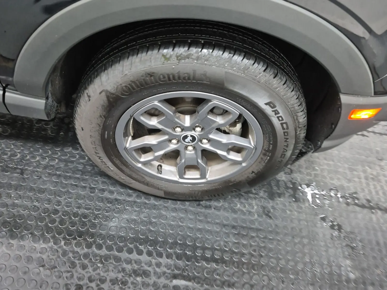 Right Front Wheel/Tire Photo