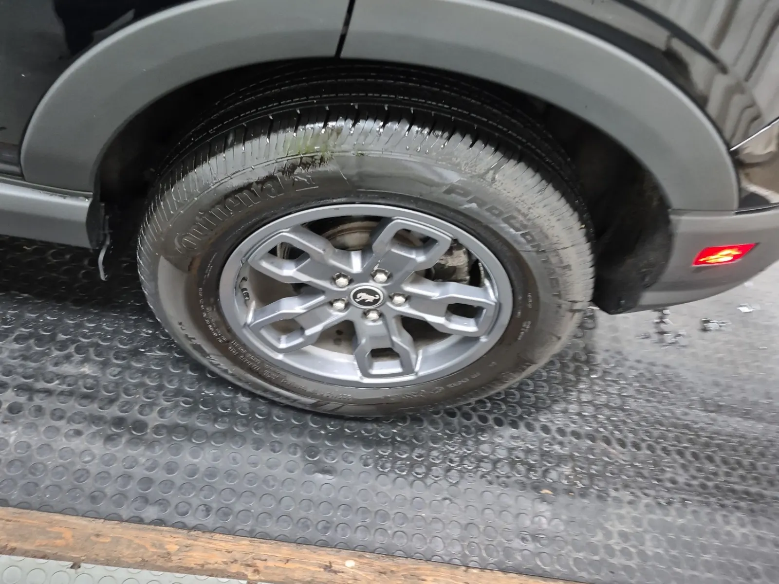 Left Rear Wheel/Tire Photo
