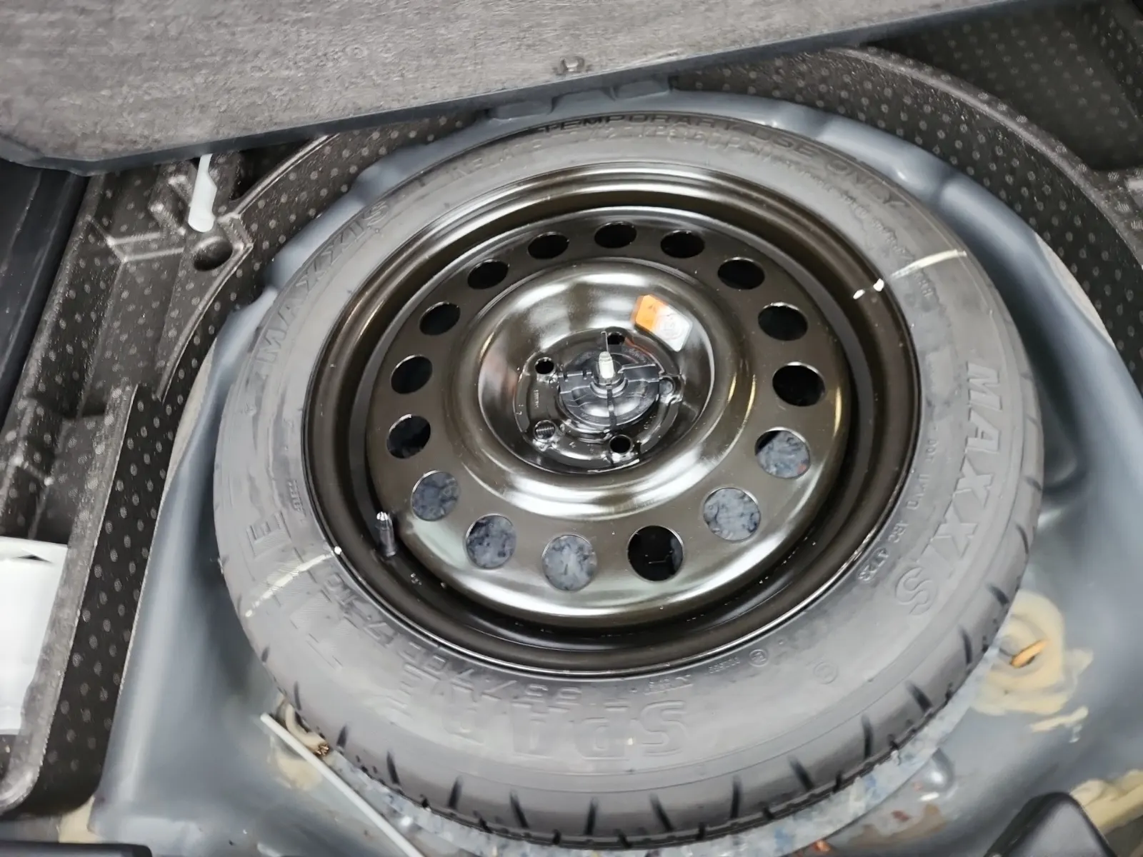 Spare Tire & Wheel Photo