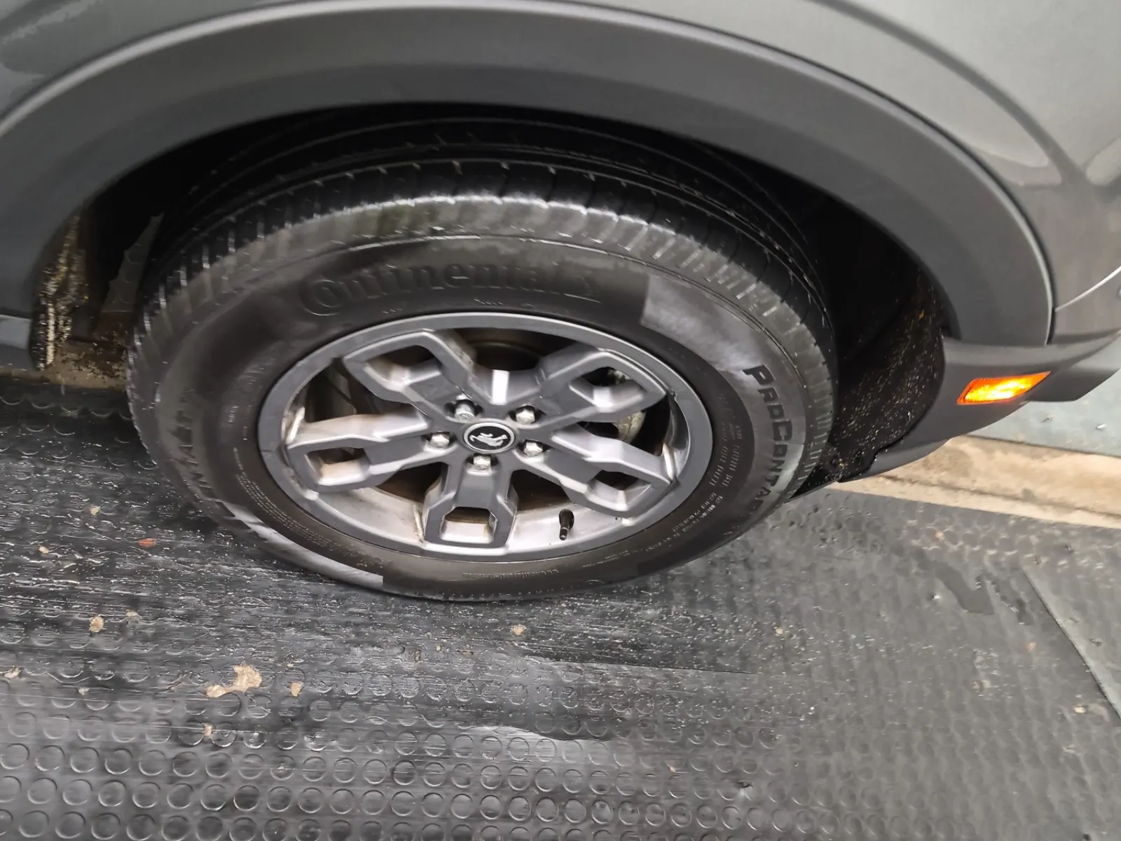 Right Front Wheel/Tire Photo