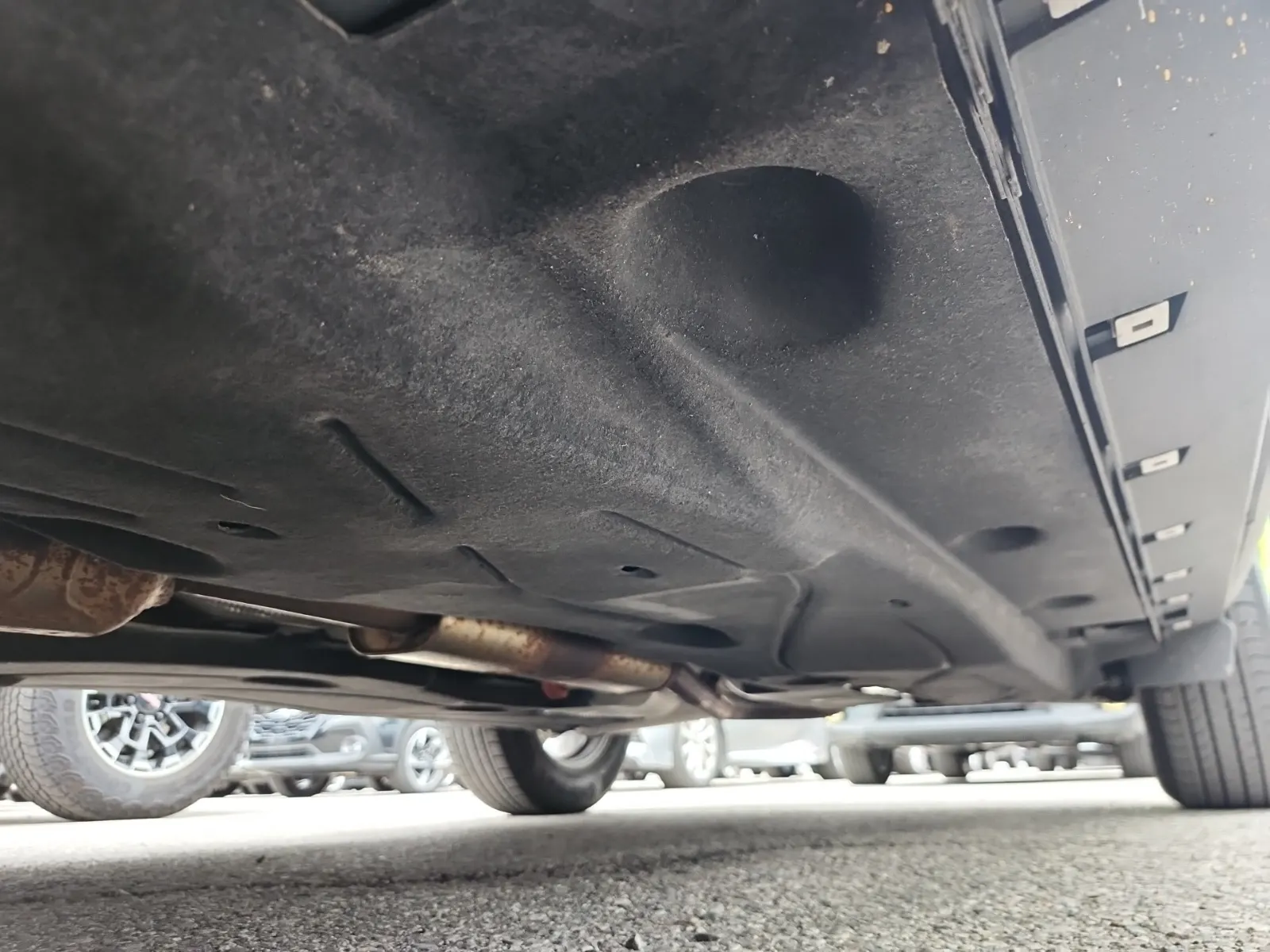 Undercarriage - Driver Photo