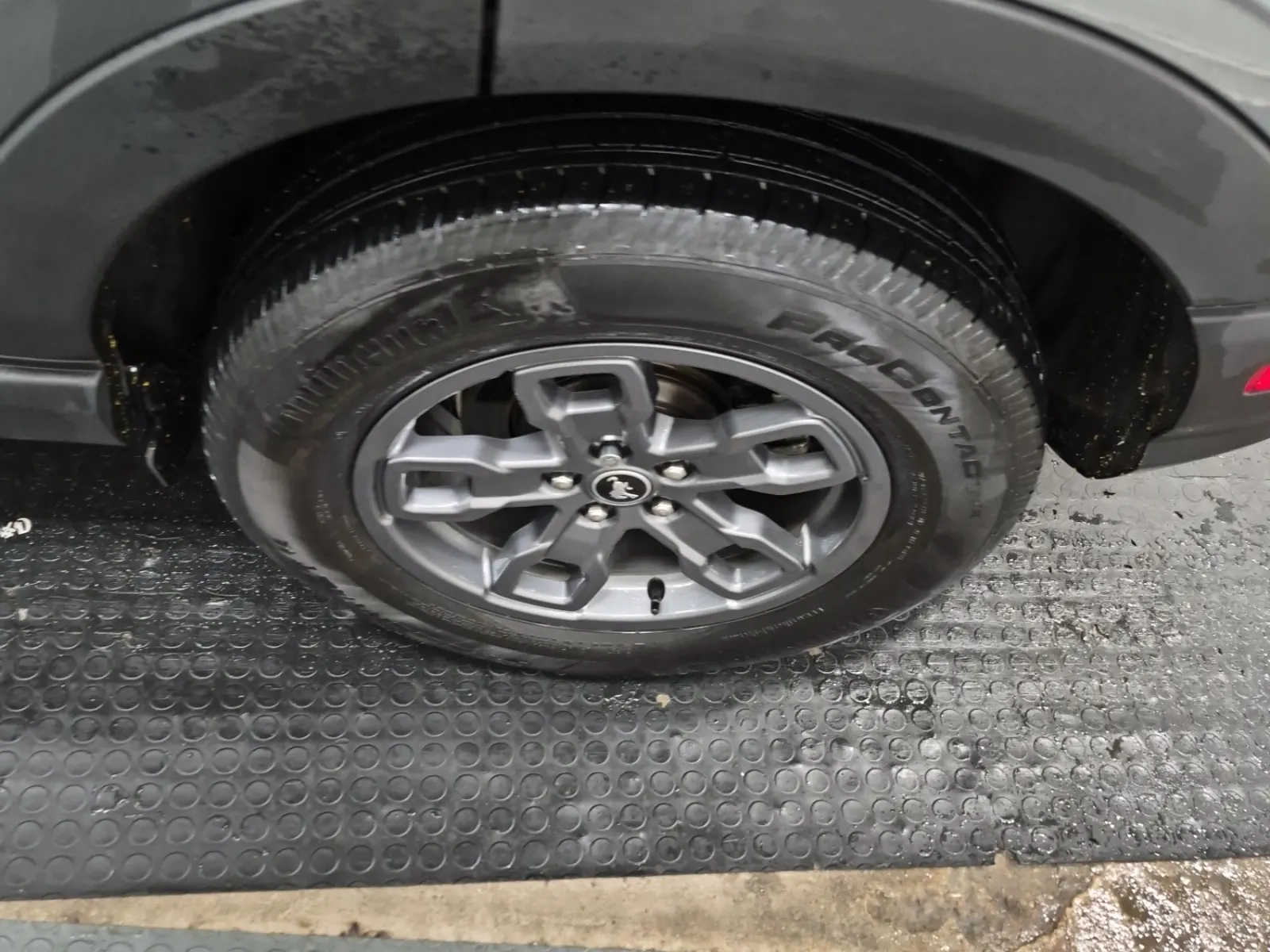 Left Rear Wheel/Tire Photo
