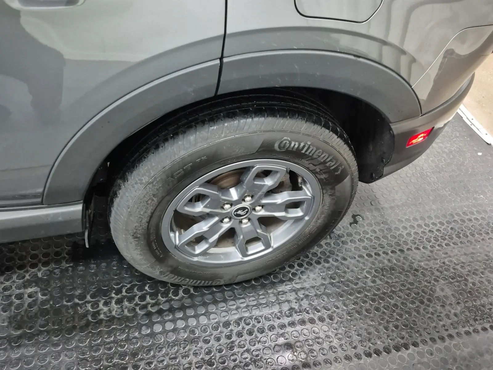 Left Rear Wheel/Tire Photo