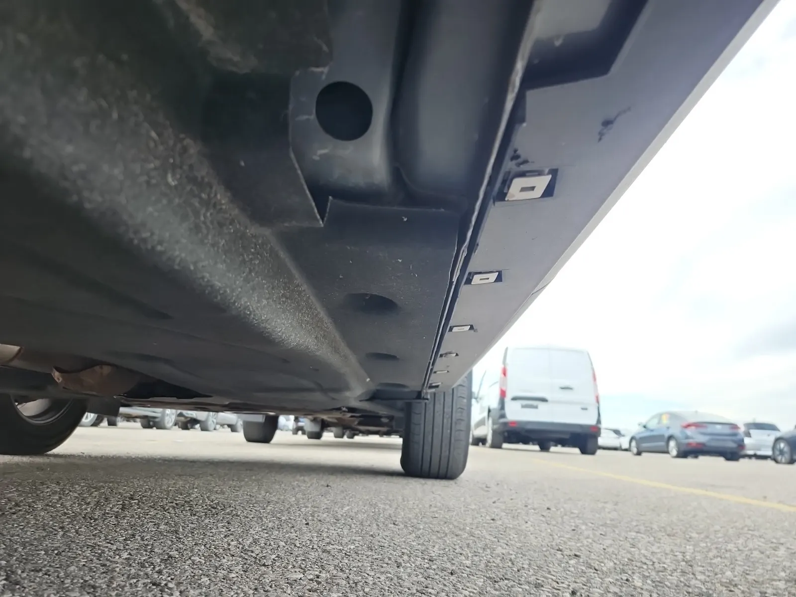 Undercarriage - Passenger Photo