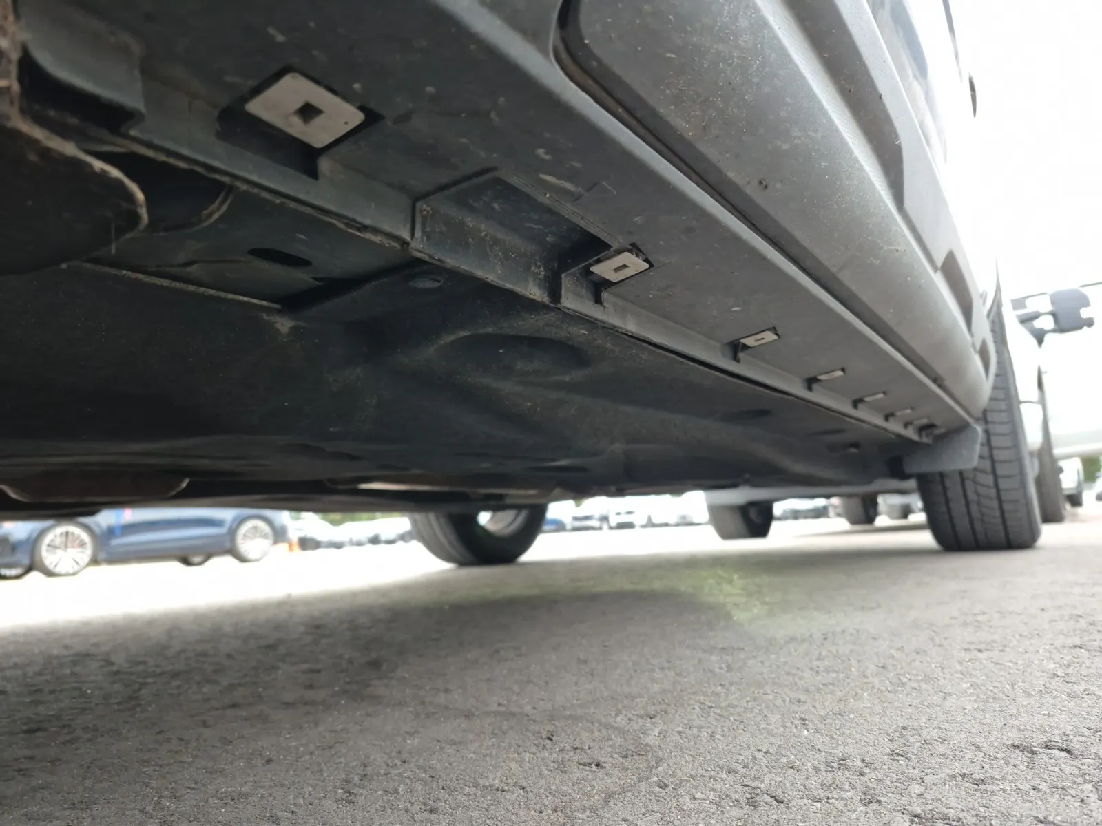 Undercarriage - Driver Photo