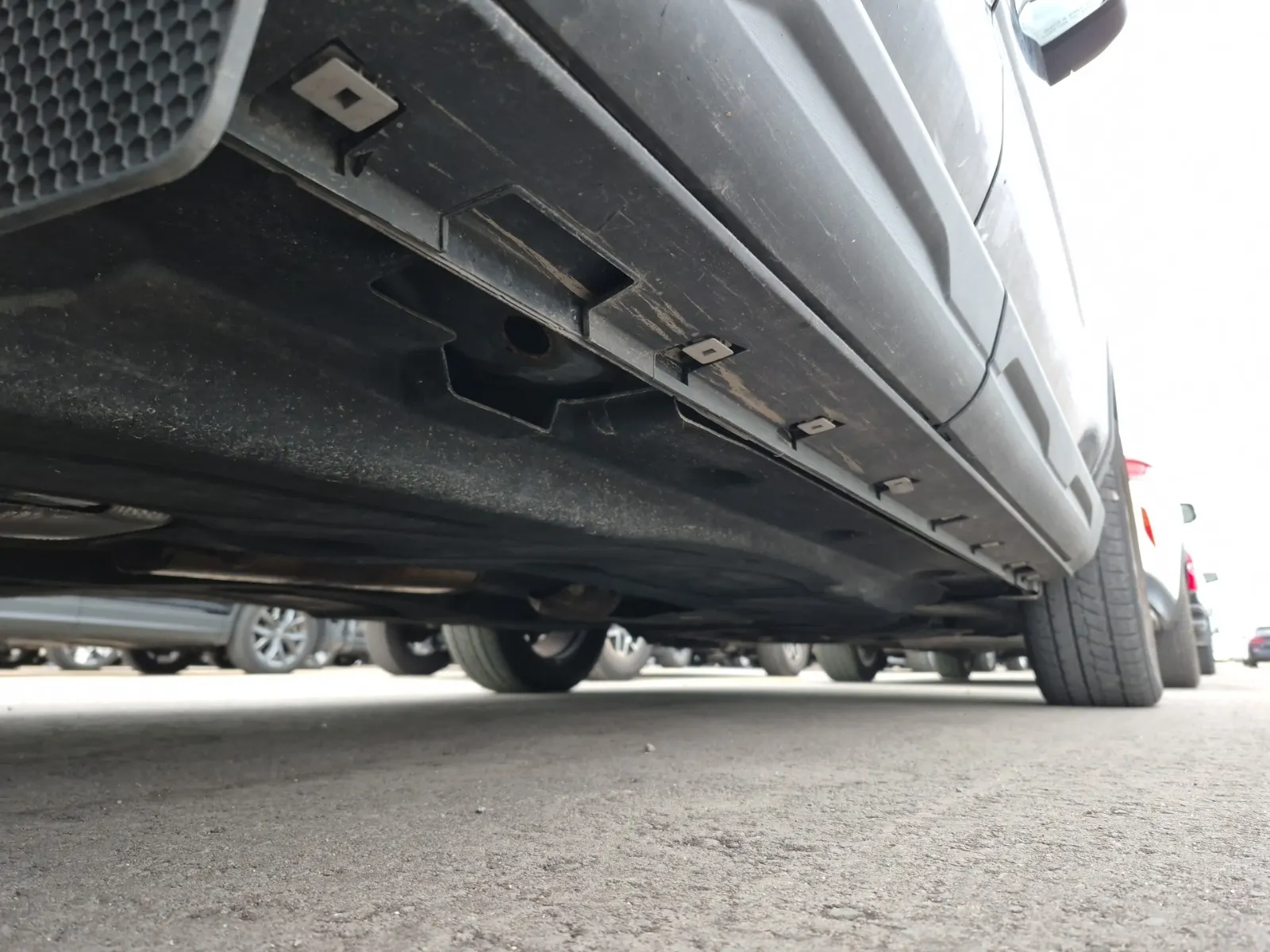 Undercarriage - Passenger Photo
