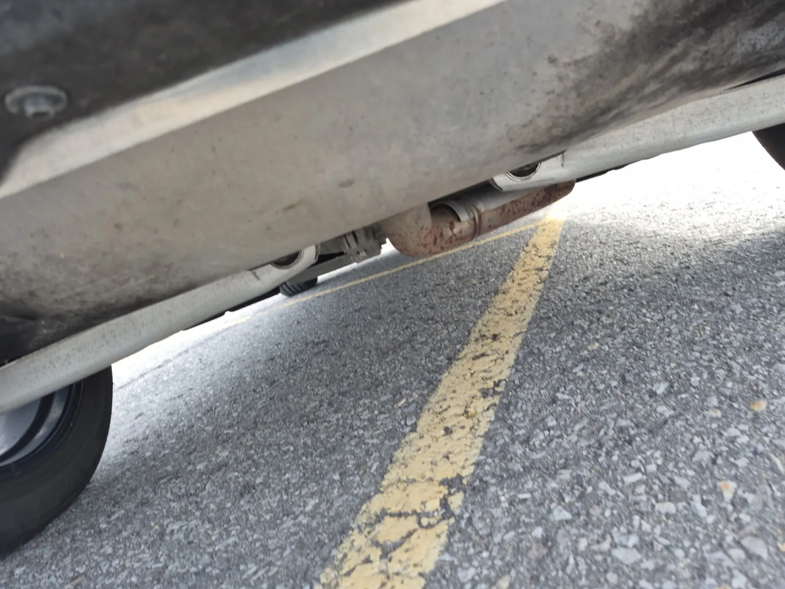 Undercarriage - Rear Photo